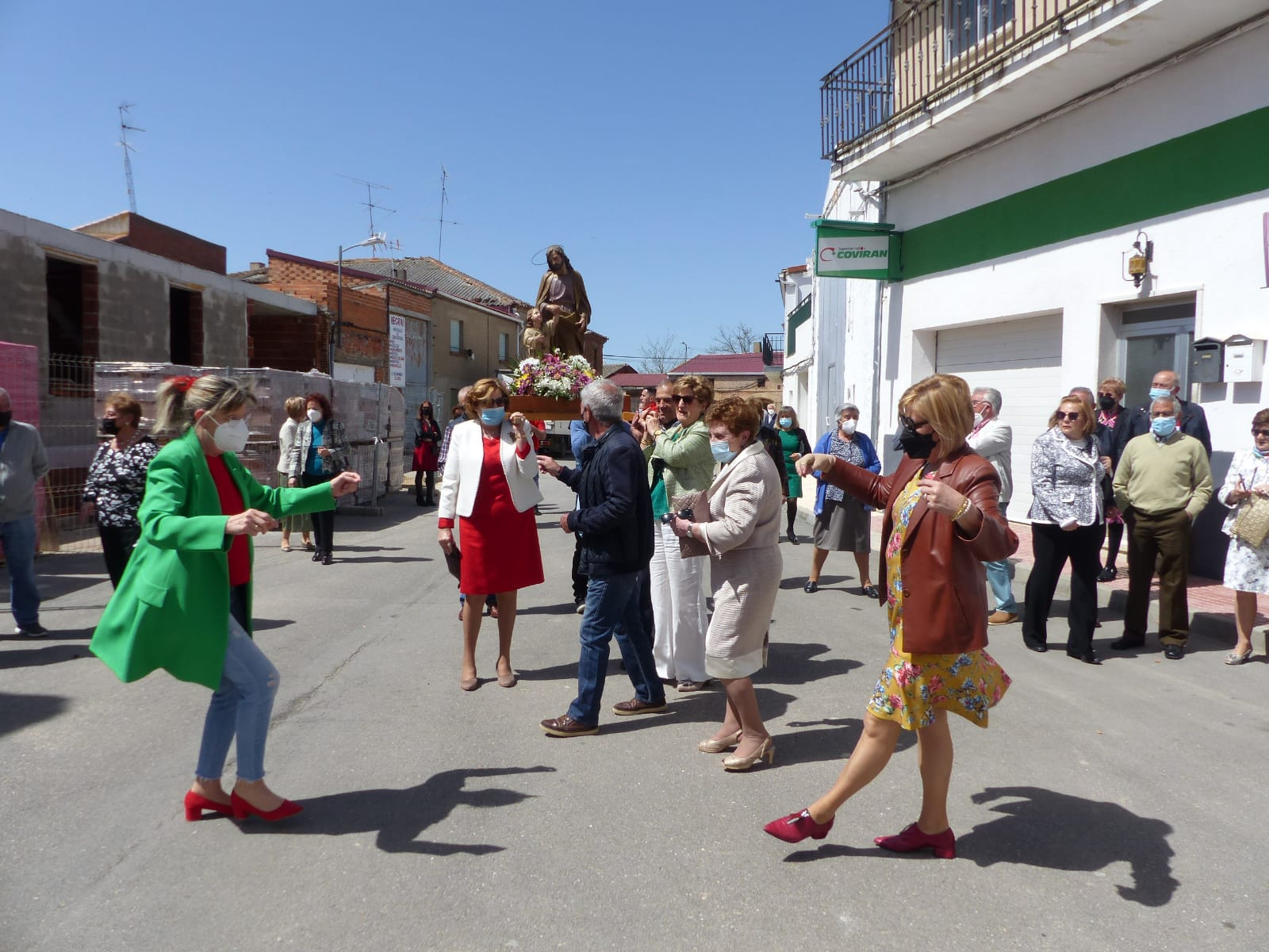 Villoria estrena el mes de mayo volcándose en un mercadillo solidario con Acción Verapaz