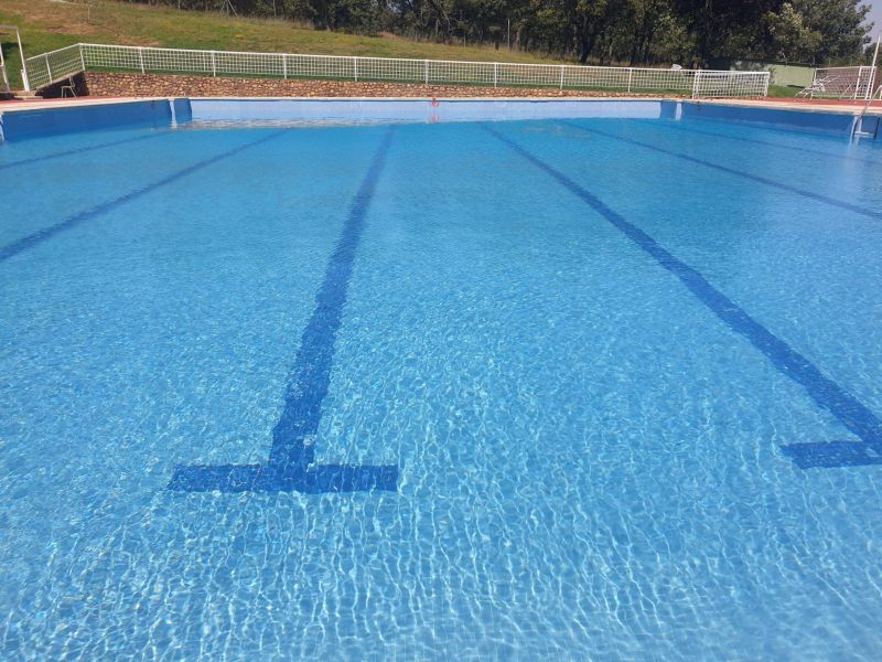 Se ofrecen dos puestos de socorrista para la piscina de Tamames