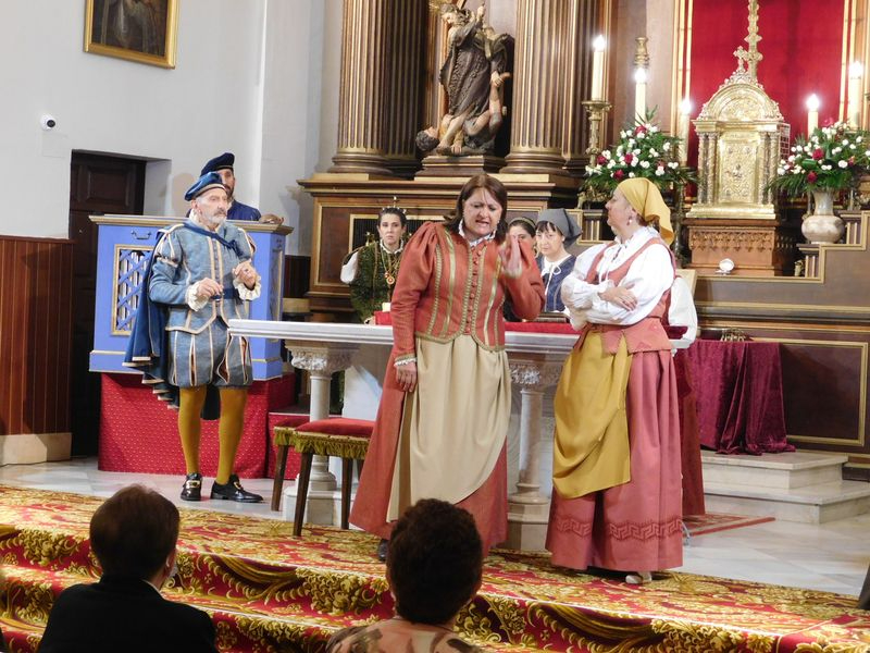 Alba de Tormes disfruta de la obra teatral ‘Buscando a Nebrija’