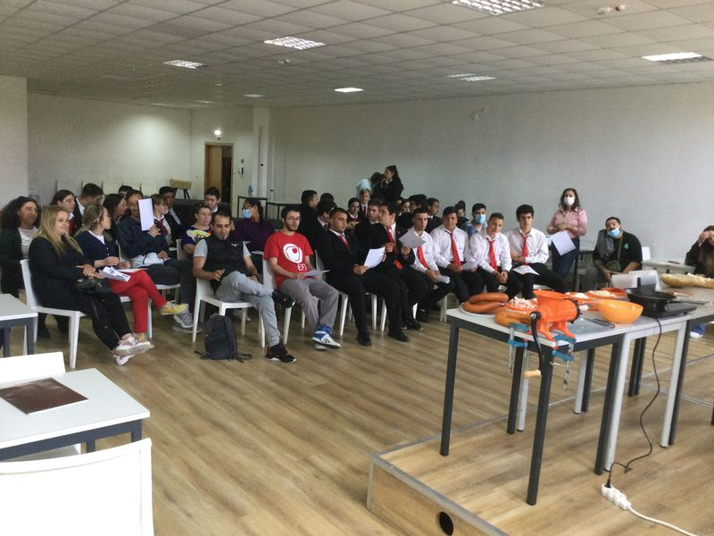 Los alumnos de la Escuela de Hostelería viajan a Aveiro para presentar su menú con productos salmantinos 