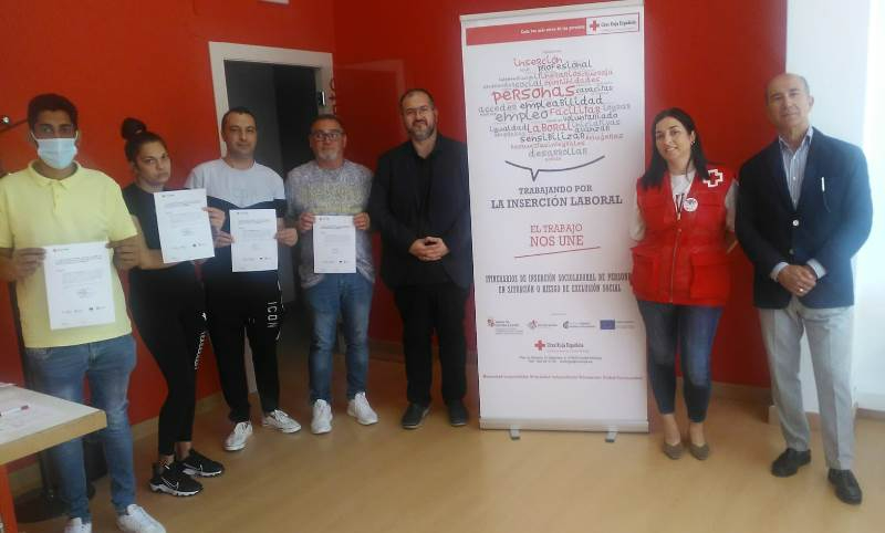Concluye el curso de Auxiliar de Comercio de Cruz Roja