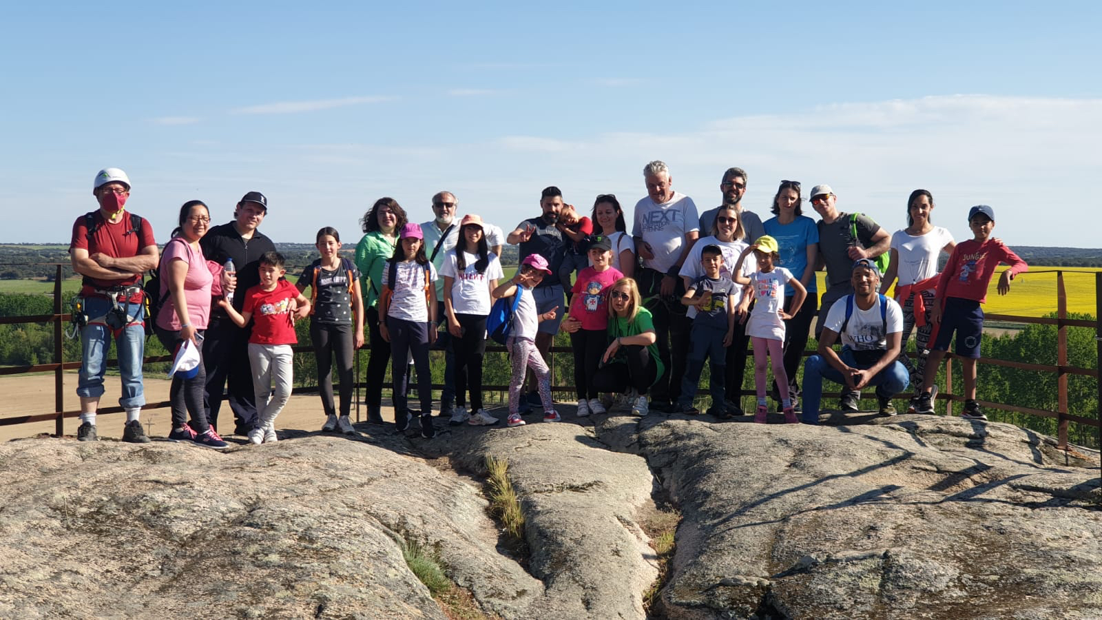 La escuela de escalada vive una jornada de deporte y convivencia en Juzbado