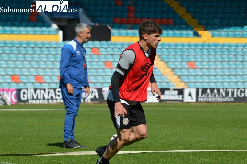 Amaro, con contrato para la 22/23, no tiene pensado abandonar el barco del Salamanca UDS