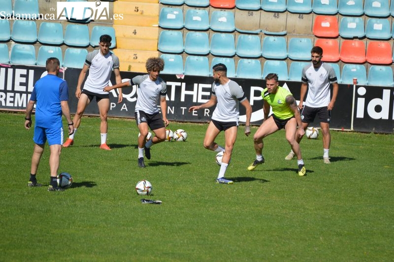Manu Moreno se vuelve a dejar ver con el grupo varias semanas después y a dos días para el final de Liga en el Salamanca UDS