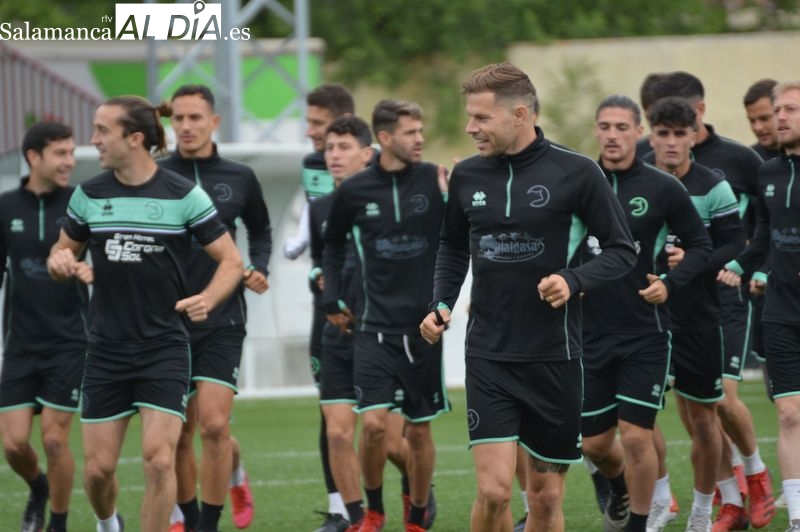 Confianza en el primer entrenamiento de una semana decisiva para el playoff en Unionistas