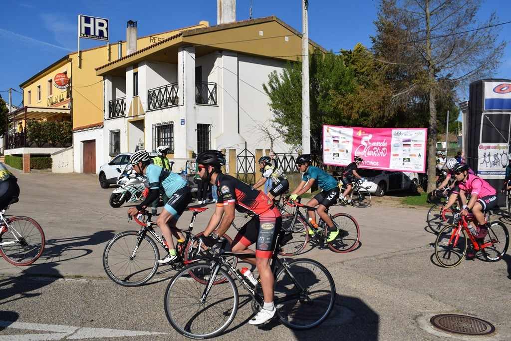 La IV Marcha Cicloturista Charroad deja un buen sabor de boca en Vecinos