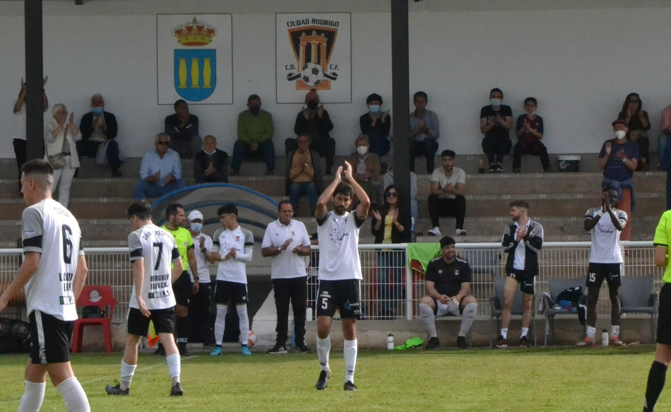 El Ciudad Rodrigo cierra etapa manteniendo el guión ante un Almazán que jugará la Copa del Rey