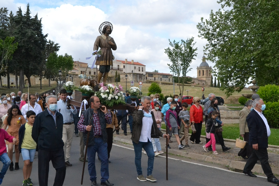 San Andrés celebra San Isidro estrenando la nueva imagen interior de su templo