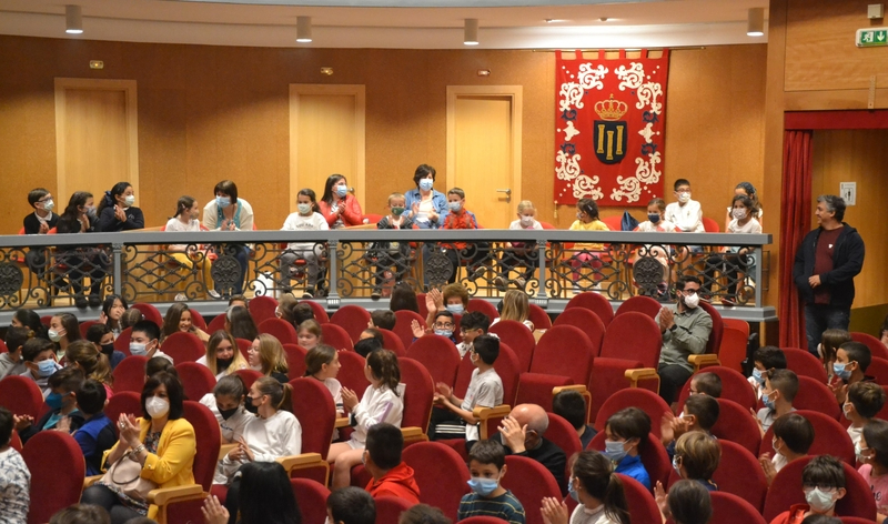 Otros 200 escolares disfrutan en el Teatro Nuevo de ‘Spasmix’