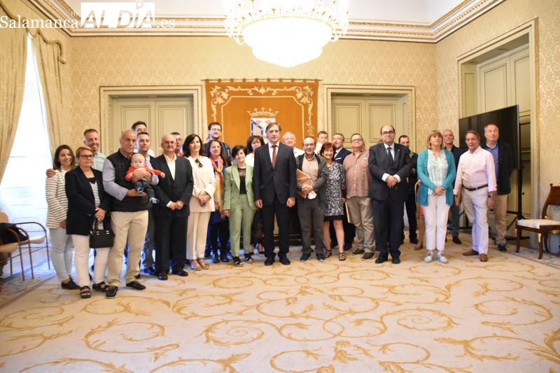 Emotivo homenaje a 41 funcionarios jubilados en el último año en el Ayuntamiento