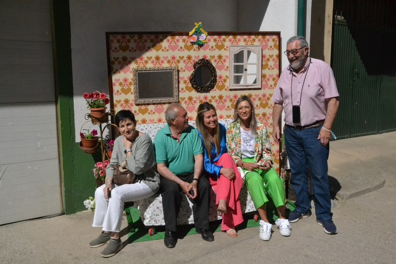 ‘Madrid Vintage’, las Flores enjauladas y la Primavera sobre ruedas reciben la visita del jurado