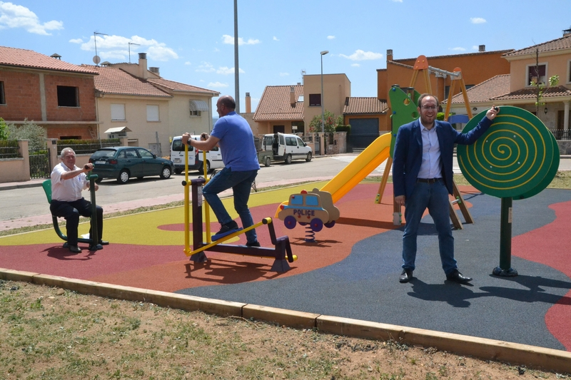 Habilitado con una inversión de 12.500€ un nuevo parque infantil en la Peña del Sastre