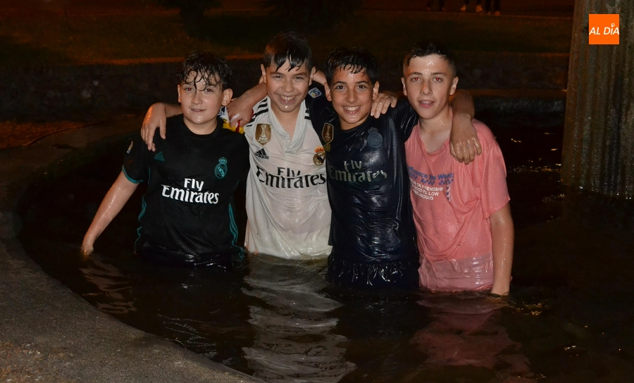 La buena temperatura favorece una amplia celebración callejera de la Champions del Madrid