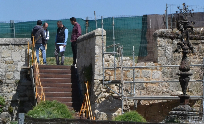 Abierto en la muralla el hueco para reubicar la escalera de la Plazuela de Amayuelas