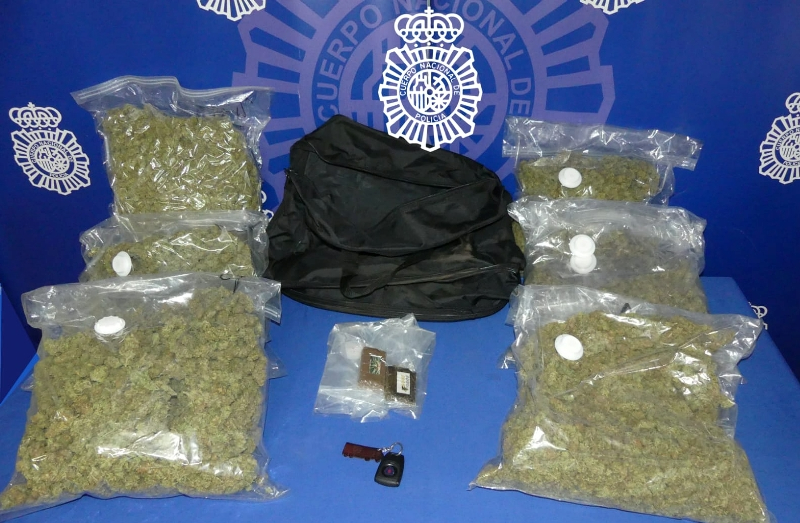 Detenidos cerca de la frontera dos portugueses que llevaban casi 7 kilos de droga