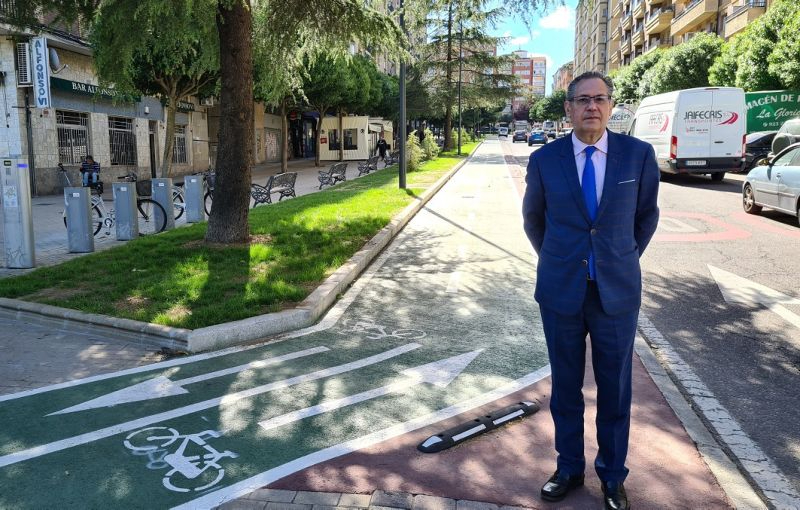 El Ayuntamiento de Salamanca mejora la movilidad sostenible con un tramo de carril bici que une Ciudad Jardín y Salesas