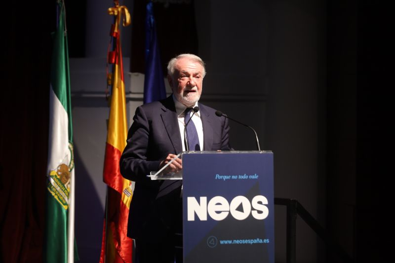 Jaime Mayor Oreja y María San Gil presentan la alternativa cultural de NEOS en Salamanca