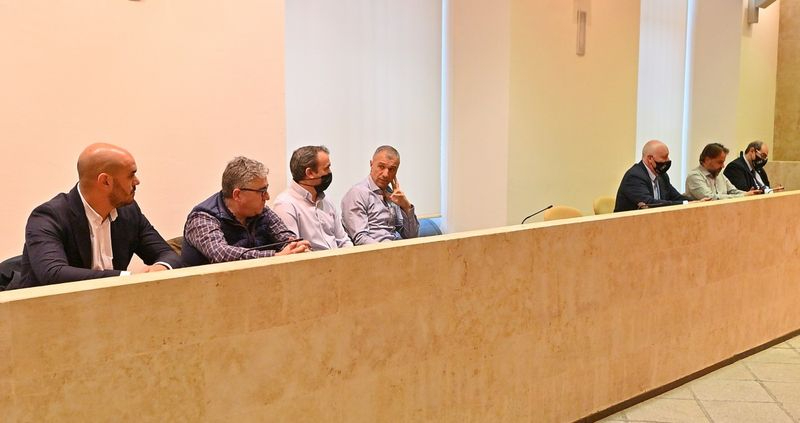 Ayuntamiento y Asociación de Hostelería acuerdan celebrar reuniones trimestrales 