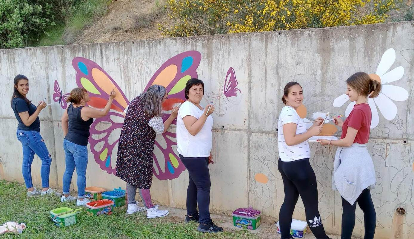 Charco Palo continúa engalanando El Payo con un mural colectivo