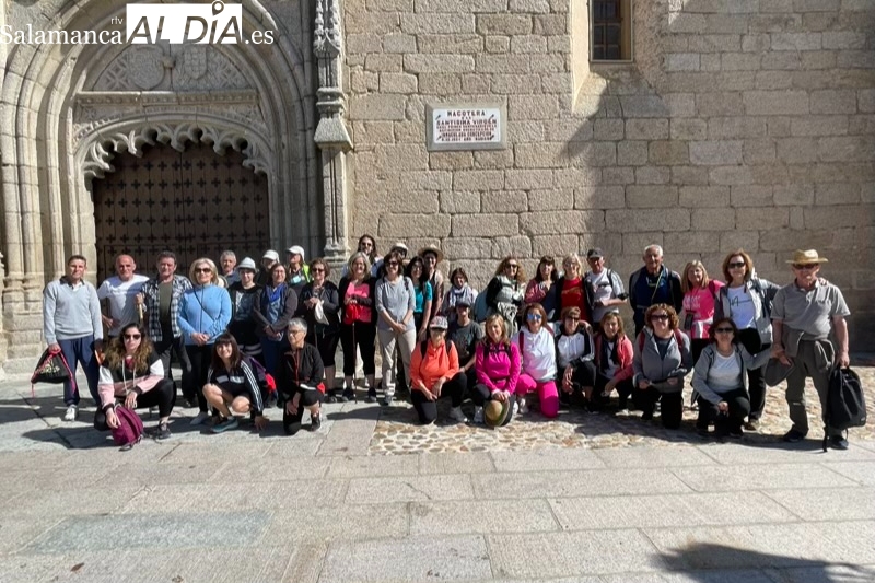 Más de 30 personas participan en la segunda ruta por el Nordeste salmantino entre Macotera y Mancera de Abajo