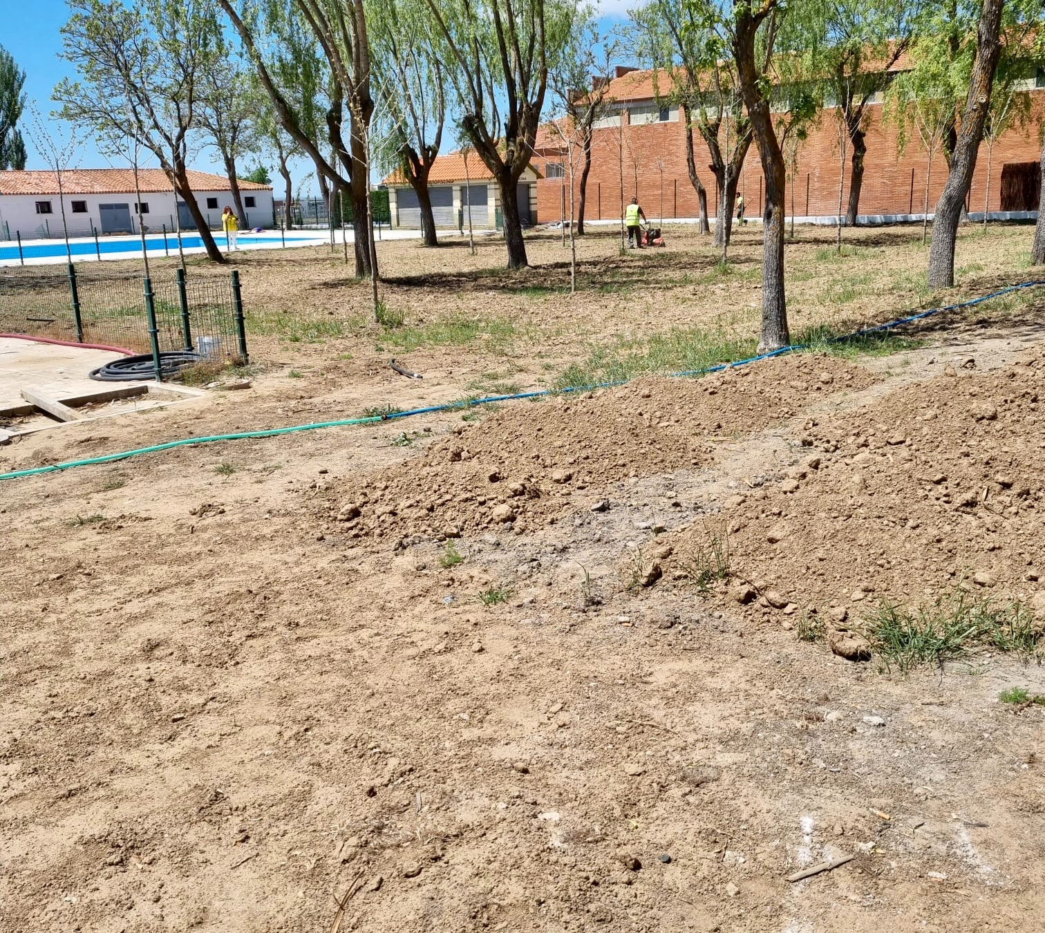 El PP afirma que la realidad de Peñaranda hoy son zonas verdes descuidadas y sin un mantenimiento y las piscinas muy lejos de estar preparadas en fecha