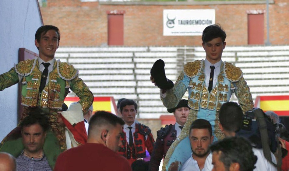 Puerta grande para el salmantino Ismael Martín en su debut con picadores 