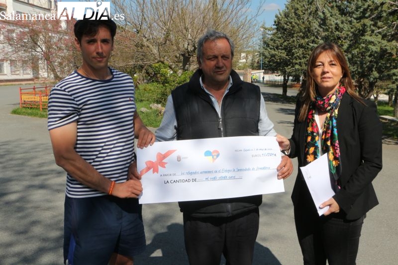 Los refugiados ucranianos en Armenteros reciben la donación del Lunes de Aguas Solidario de Guijuelo