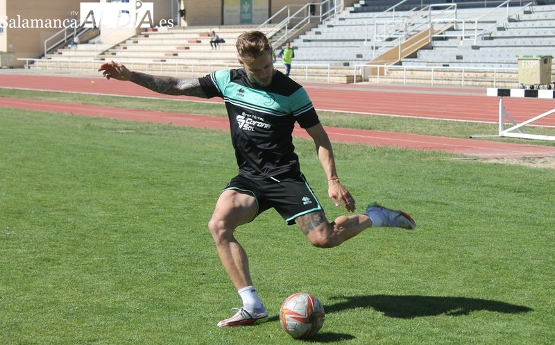 Unionistas se cambia del Reina a Las Pistas para acostumbrarse a Riazor y afina la puntería en el entrenamiento