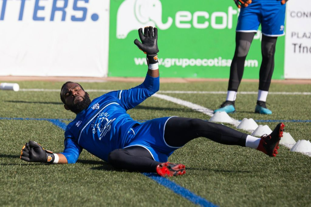 El Guijuelo anuncia la continuidad de Johan Guzmán como meta