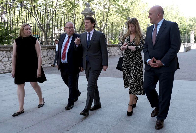 Mañueco anuncia mejoras en la sanidad de Castilla y León