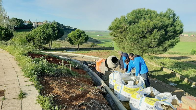 La localidad salmantina que forma a desempleados para mejorar sus espacios verdes