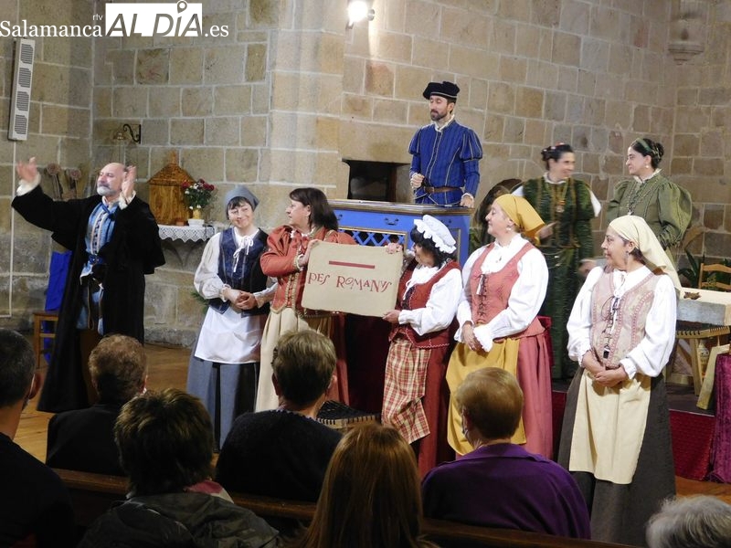 El Grupo Lazarillo de Tormes sorprende gratamente en Pereña de la Ribera con ‘Buscando a Nebrija’