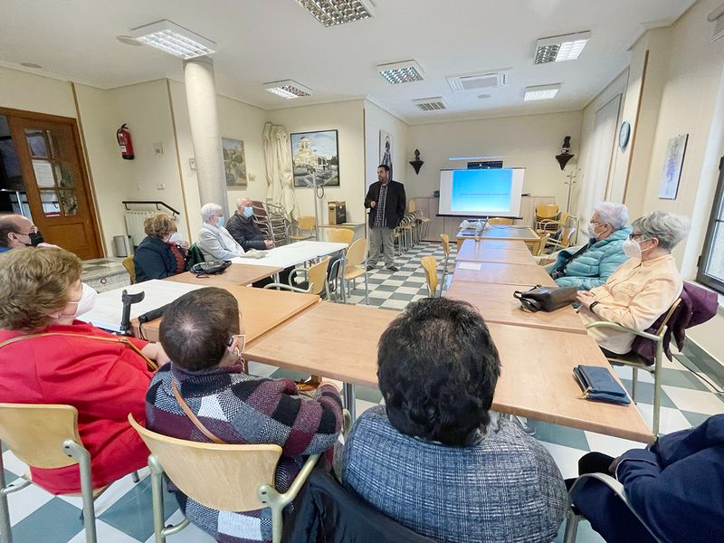 Los mayores de Carbajosa despiden el programa Provincia Universitaria con un taller 