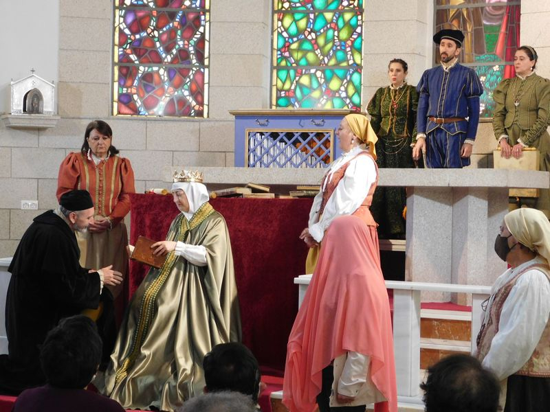 Ovación al grupo Lazarillo de Tormes por su puesta en escena de Buscando a Nebrija en Sancti-Spíritus