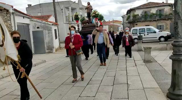 Almendra se mantiene fiel a San Isidro