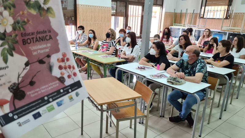 El taller de botánica organizado desde el proyecto LIFE Vía de la Plata llega a una veintena de salmantinos