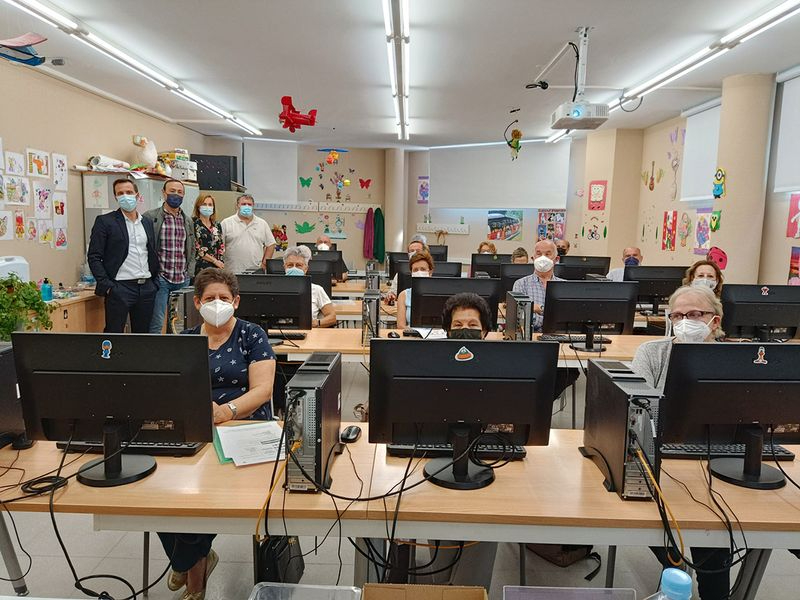 Me atrevo con la tecnología, el taller para mayores de este municipio del alfoz 