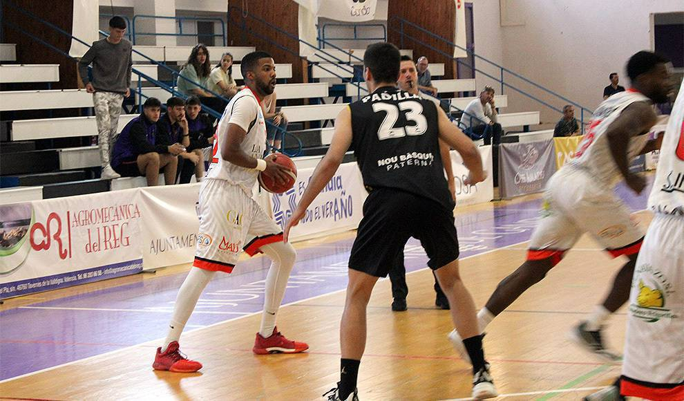 El CB Tormes se estrena en el playoff con una paliza al Paterna (48-72)