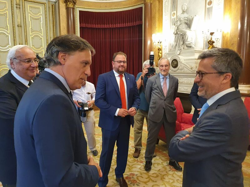 Los alcaldes de Salamanca y Lisboa coinciden en la necesidad de potenciar las conexiones ferroviarias 