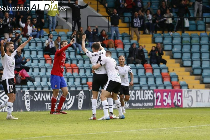 Arencibia jugó los dos últimos meses en el Salamanca UDS con una hernia para ayudar al equipo y ahora medita su retirada