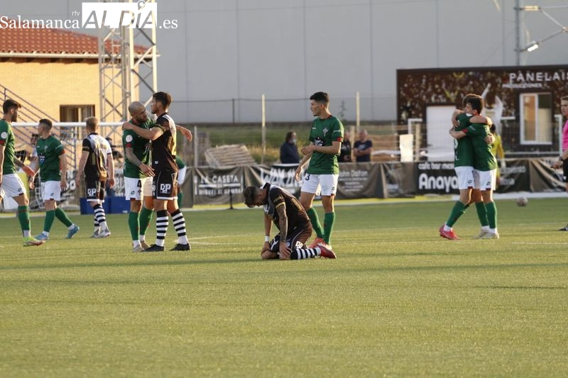 La fiesta de Unionistas acaba en tristeza y sin milagro ante el Racing de Ferrol (0-1)