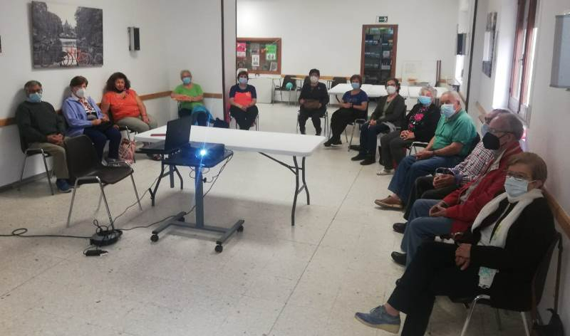 Los mayores de Cáritas se conciencian sobre los riesgos del calor extremo