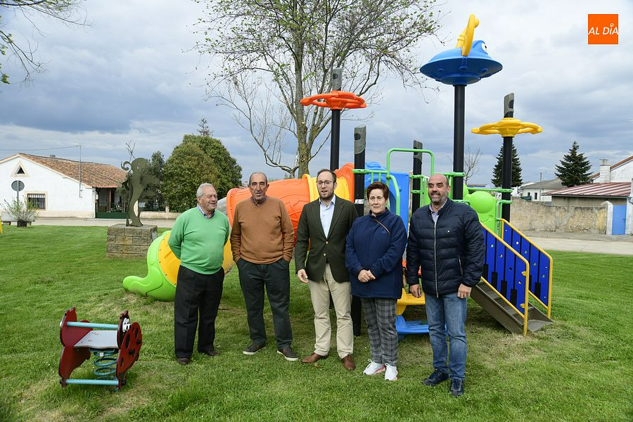 Bocacara estrena parque infantil y ultima el cambio de todas las luminarias