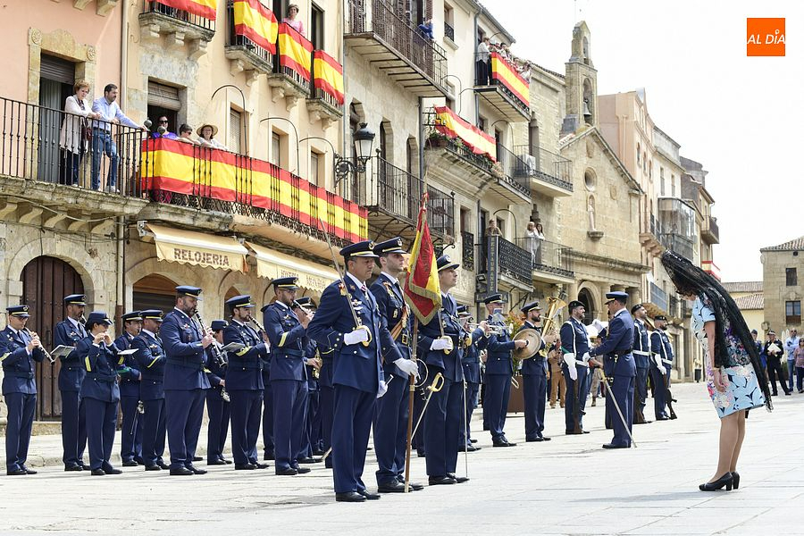 Un total de 108 personas muestran su compromiso con España jurando o prometiendo la bandera