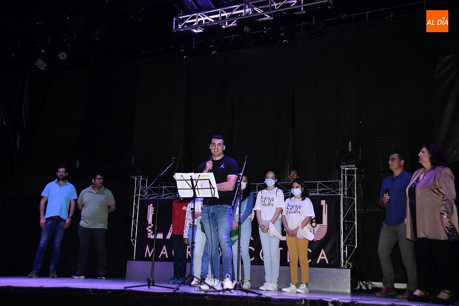 Cabrillas arranca sus fiestas de San Isidro con aires andaluces y fuegos artificiales