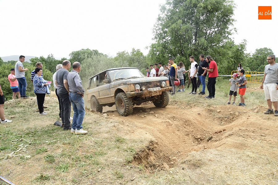 Tenebrón acoge el XVII Encuentro Nacional de Land Rover causando gran expectación entre los aficionados al mundo del motor