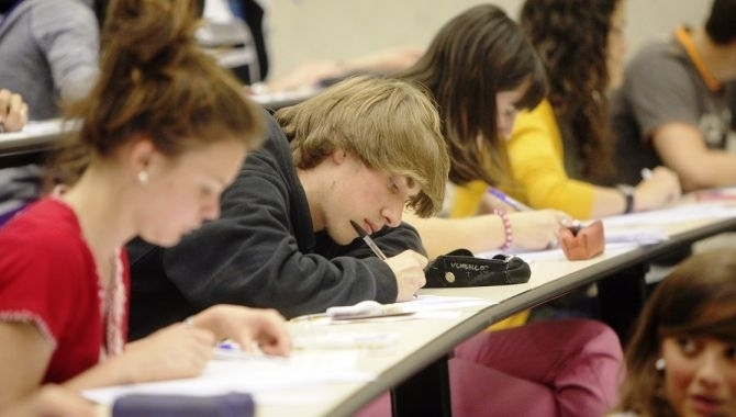 Educación amplía el plazo para solicitar las becas del próximo curso 