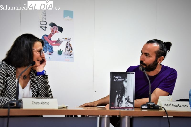 El domingo en la Feria del Libro, M.A. Carmona del Barco y su Alegría