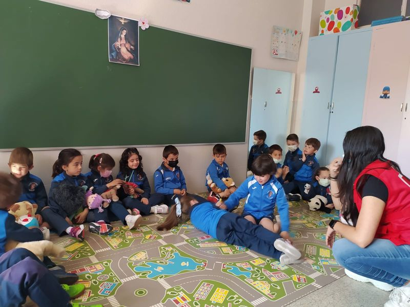 Clases de primeros auxilios en el Colegio Santa Isabel