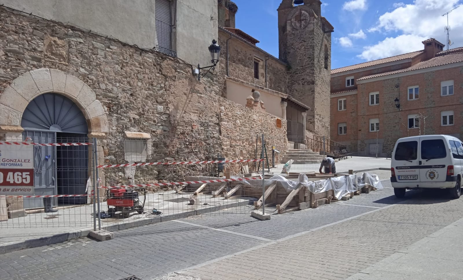 Se inician las obras de reparación de la cubierta del Hospital Santiago y San Marcos